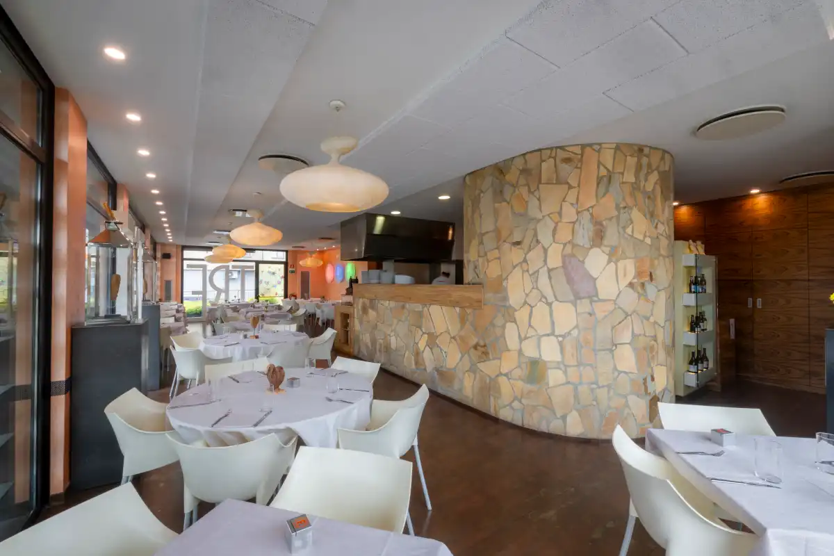 Forno a legna, sala o preparazione di Ristorante TRE