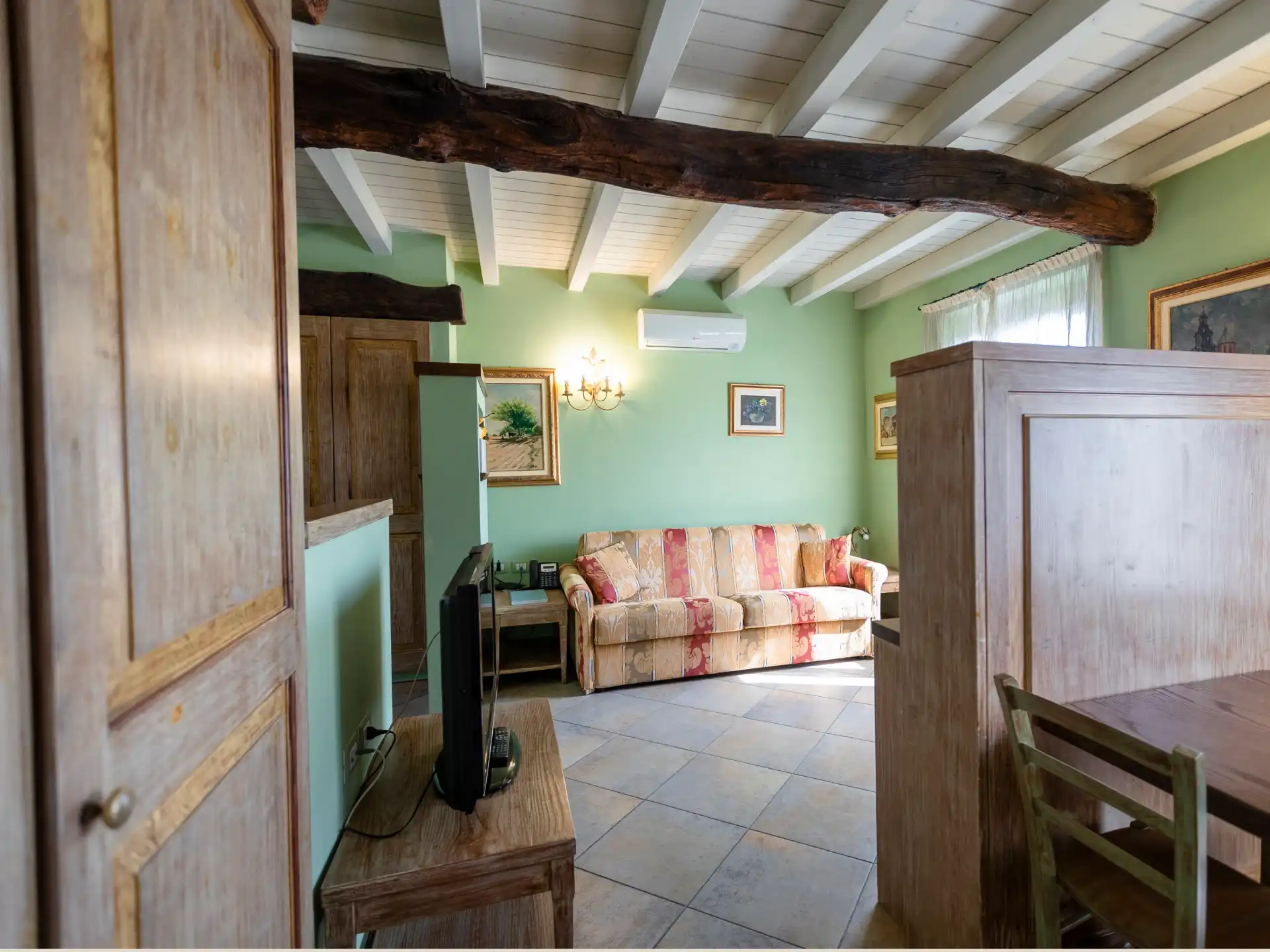 Interno dell'appartamento Basilico alla Corte del Passone a Montevecchia