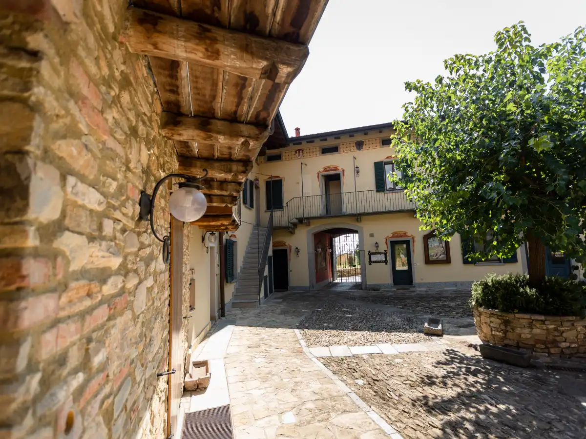 Dettaglio delle volte in mattoni della Corte del Passone a Montevecchia
