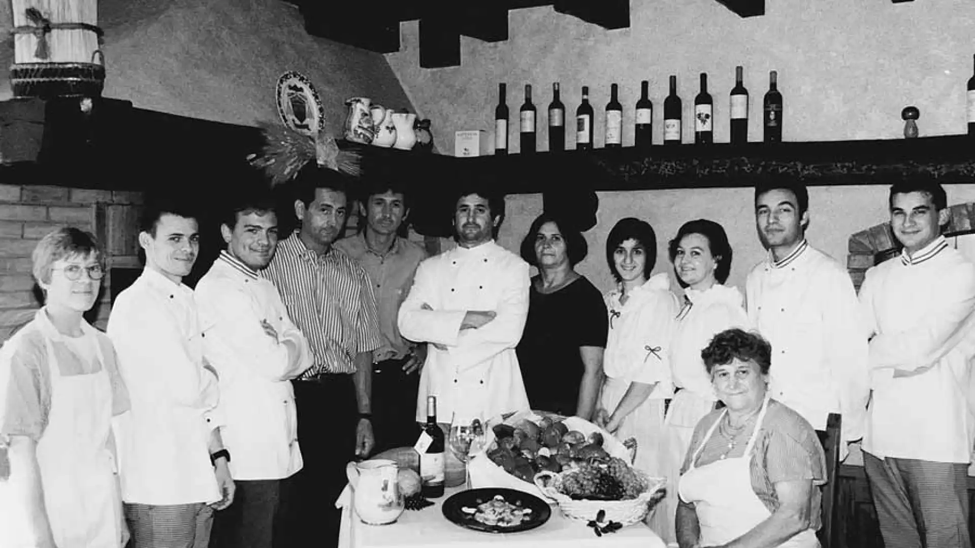 Fotografia storica della famiglia Passone o dettaglio autentico della Corte
